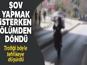 Bakırköy'de tek tekerlek üzerinde kalkış yapan motosikletlinin kazası kamerada