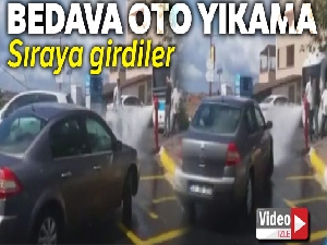 Sarıyer'de patlayan su borusunu sürücüler fırsata çevirdi