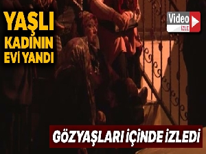 Gözyaşları içinde yanan evini izledi, komşuları teselli etti
