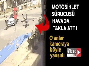 Motosiklet sürücüsünün havada taklalar attığı anlar güvenlik kamerasında