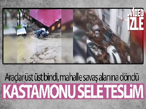 Kastamonu'da korkutan sel görüntüleri: Araçlar üst üste bindi, mahalle savaş alanına döndü