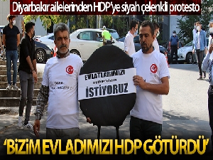 Diyarbakır ailelerinden HDP'ye siyah çelenkli protesto: 'Çocuklarımızı nasıl dağa götürdüyseniz geri getirin'