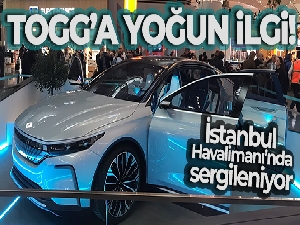 İstanbul Havalimanı'nda sergilenen TOGG'a yoğun ilgi
