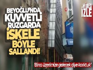 Beyoğlu'nda kuvvetli rüzgarda iskele böyle sallandı