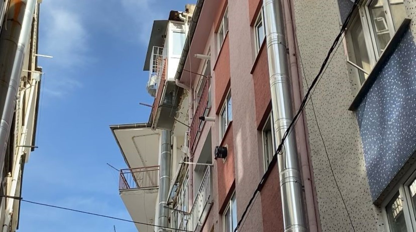 Balkonun çökmesiyle 7. kattan düşerek hayatını kaybeden adamın komşuları konuştu