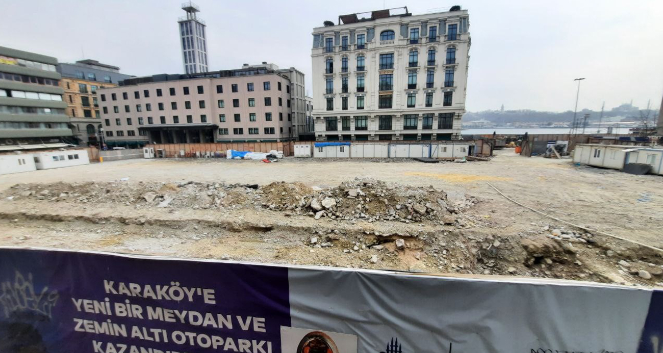 İBB’nin bitmeyen meydan projesi, Karaköy esnafını bitirdi!