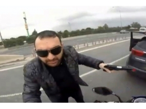 Motosikletliye Tabanca Çeken Otomobil Sürücüsü Gözaltına Alındı