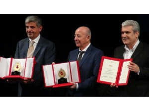 Prof. Gelenbe, İran Hazreti Mustafa Bilim Ödülünü Aldı