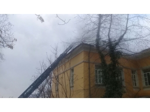 İtalyan Lisesi’ne Ait Binada Yangın Paniği