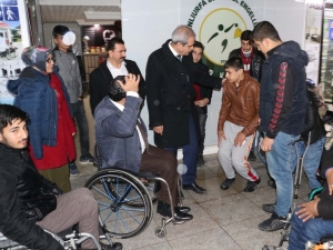 Haliliye’den Engelli Sporcuya Tekerlekli Sandalye Desteği