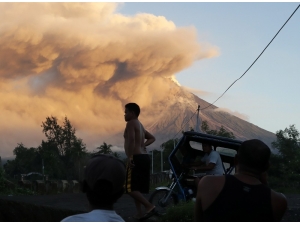 Mayon Yanardağı Civarından 60 Bin Kişi Tahliye Edildi