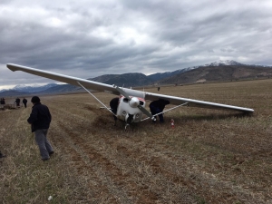 Motoru Arızalanan Eğitim Uçağı, Tarlaya Zorunlu İniş Yaptı
