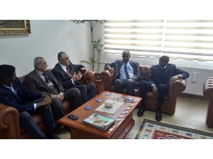 Somali Bayındırlık Ve İskân Bakanı’ndan İhlâs Vakfı’na Ziyaret