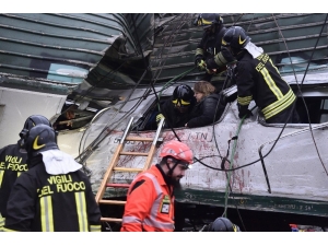 İtalya’da Tren Raydan Çıktı: 2 Ölü
