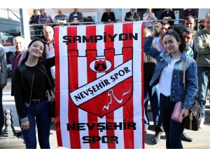 Nevşehir Taraftarları 13 Yıl Aradan Sonra Gelen Şampiyonluğu Kutluyor