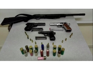 Kayseri’de Yasa Dışı Silah Ticareti Yapan 3 Kişi Gözaltına Alındı