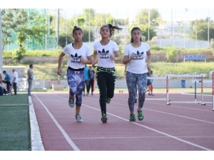 Üçüz Kızların Hedefi Atletizmde Dünya Şampiyonluğu