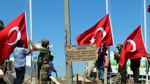 Zeytin Dalı Harekatında 9 Şehit Verilen Tepeye 9 Türk Bayrağı Dikildi