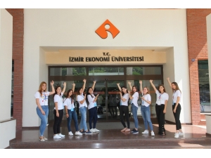 İzmir Ekonomi’de Öğrencilerin Geleceği İçin 81 Kişilik Ekip