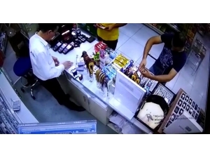 Bin Liralık Tespih Çalan Hırsız Güvenlik Kameralarına Yakalandı