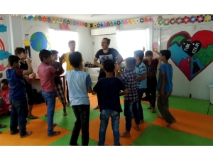 Türk Ve Suriyeli Çocuklar Birlikte Oynayarak Kaynaşıyor