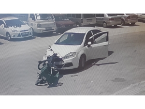 Manavgat’ta Motosikletle Otomobil Çarpıştı: 1 Yaralı