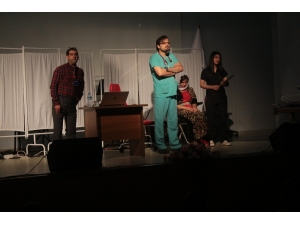 Tiyatro Oyunuyla Sağlık Çalışanlarına Yönelik Şiddete Dikkat Çekildi