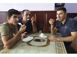 Silopi’de Vatandaşlara 50 Kilo Dondurma İkramı