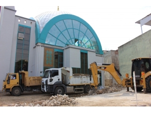 Osmangazi Camilerin Çevrelerini Güzelleştiriyor