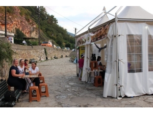 Kosovalı Kadınlarından Gözleme Çadırı Projesi