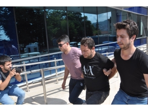 Gerçek Polisler, Sahte Polisleri Kahvaltı Yaparken Yakaladı