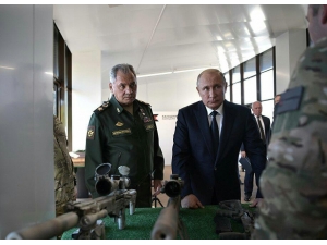 Putin, Keskin Nişancı Tüfeği İle 600 Metreden Hedefi Vurdu