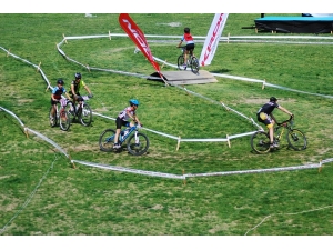 Şampiyona Ayçiçeği Bisiklet Vadisi’nde Başlıyor
