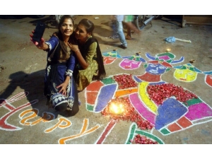 Diwali Festivali Renkli Görüntüler Oluşturdu