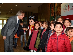 Beyoğlu’nda Bin Öğrenci Hezarfen Tiyatro Oyununda Buluştu
