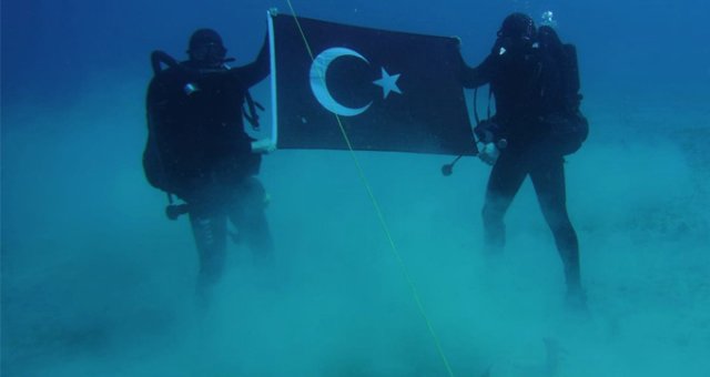 Girit'te Denizaltında Türk Bayrağının Açılması, Yunanistan'ı Kızdırdı