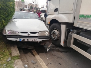 Diyarbakır’da Maddi Hasarlı Trafik Kazası