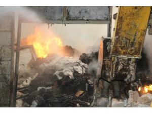 Şanlıurfa’da Polyester Fabrikasında Yangın, 80 Ton Polyester Alev Aldı