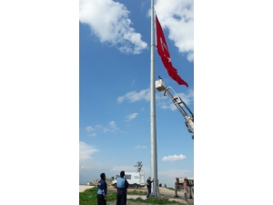 Bayrak Tepe’deki Dev Bayrakla İlgili Açıklama Yapıldı