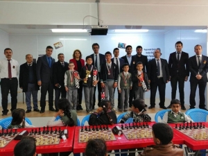 Hızlı Satranç Turnuvası Düzenlendi