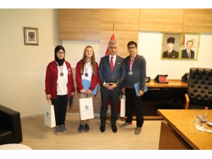 Tunus’taki Yarışmada Dereceye Giren Öğrencilerden Arıcan’a Ziyaret