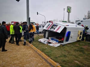Hasta Taşıyan Ambulansla Otomobil Çarpıştı: 5 Yaralı