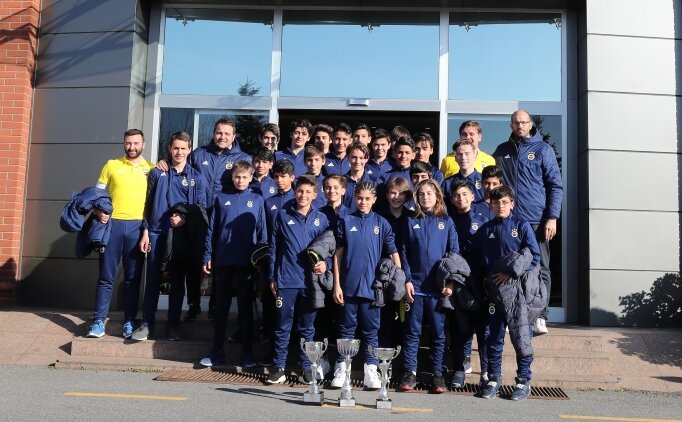 Fenerbahçe'nin Genç Oyuncularına A Takım Sürprizi