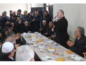 Tuşba Belediye Başkanı Özgökçe, Mevlit Programına Katıldı