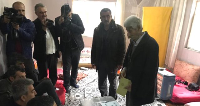 Türkiye'de 23 Seçmenli Köyde Oy Verme İşlemi Sona Erdi