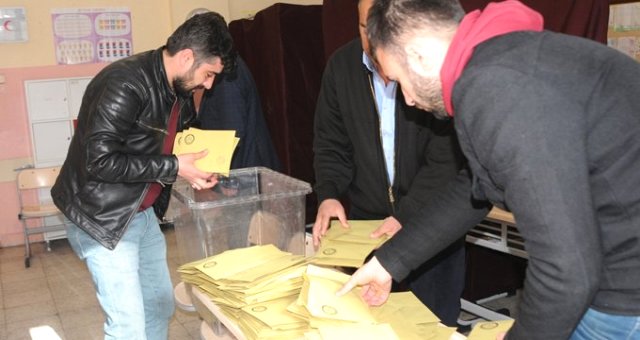 Türkiye Genelinde Oy Verme İşlemi Bitti, Sandıklar Açılmaya Başlandı