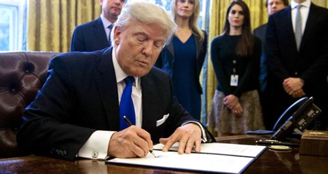 Trump, İran'a Yeni Yaptırımları İçeren Kararnameyi İmzaladı