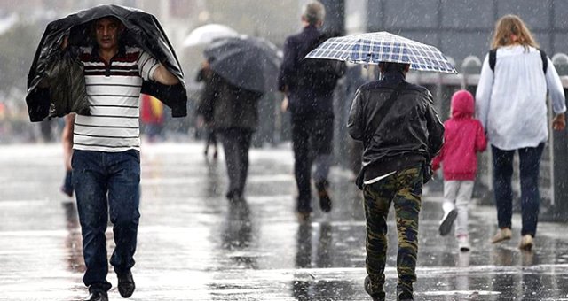 Meteoroloji Saat Verip Uyardı: İstanbul'a Sağanak Yağış Geliyor