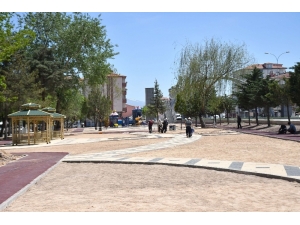 Aksaray Belediyesi Parklarda Peyzaj Ve Yenileme Çalışmalarına Hız Verdi