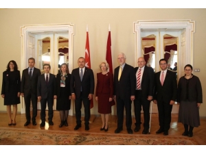 Bakan Çavuşoğlu, Letonya Meclis Başkanı Murniece İle Görüştü